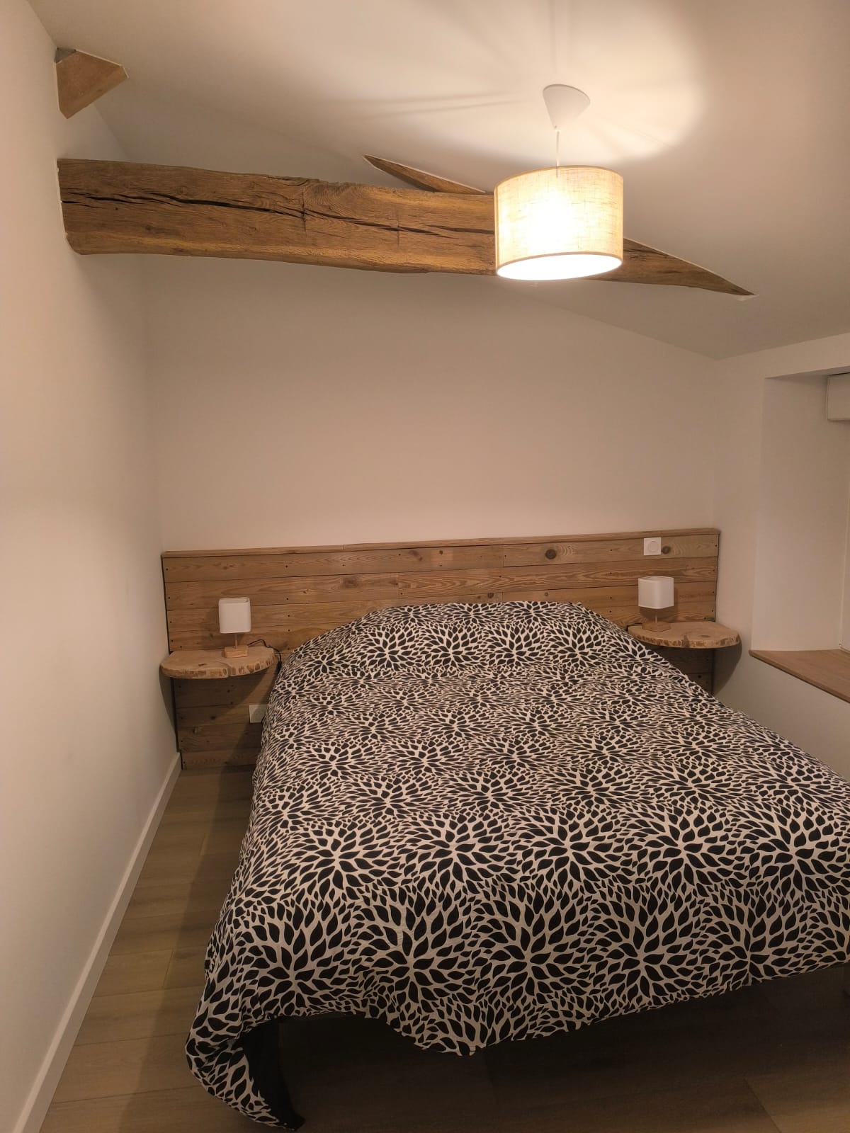 Chambre confortable du gîte Le Chêne, hébergement de charme 85